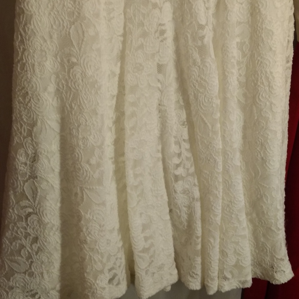 Sweet English Cream lace dress - Picture 2 of 8